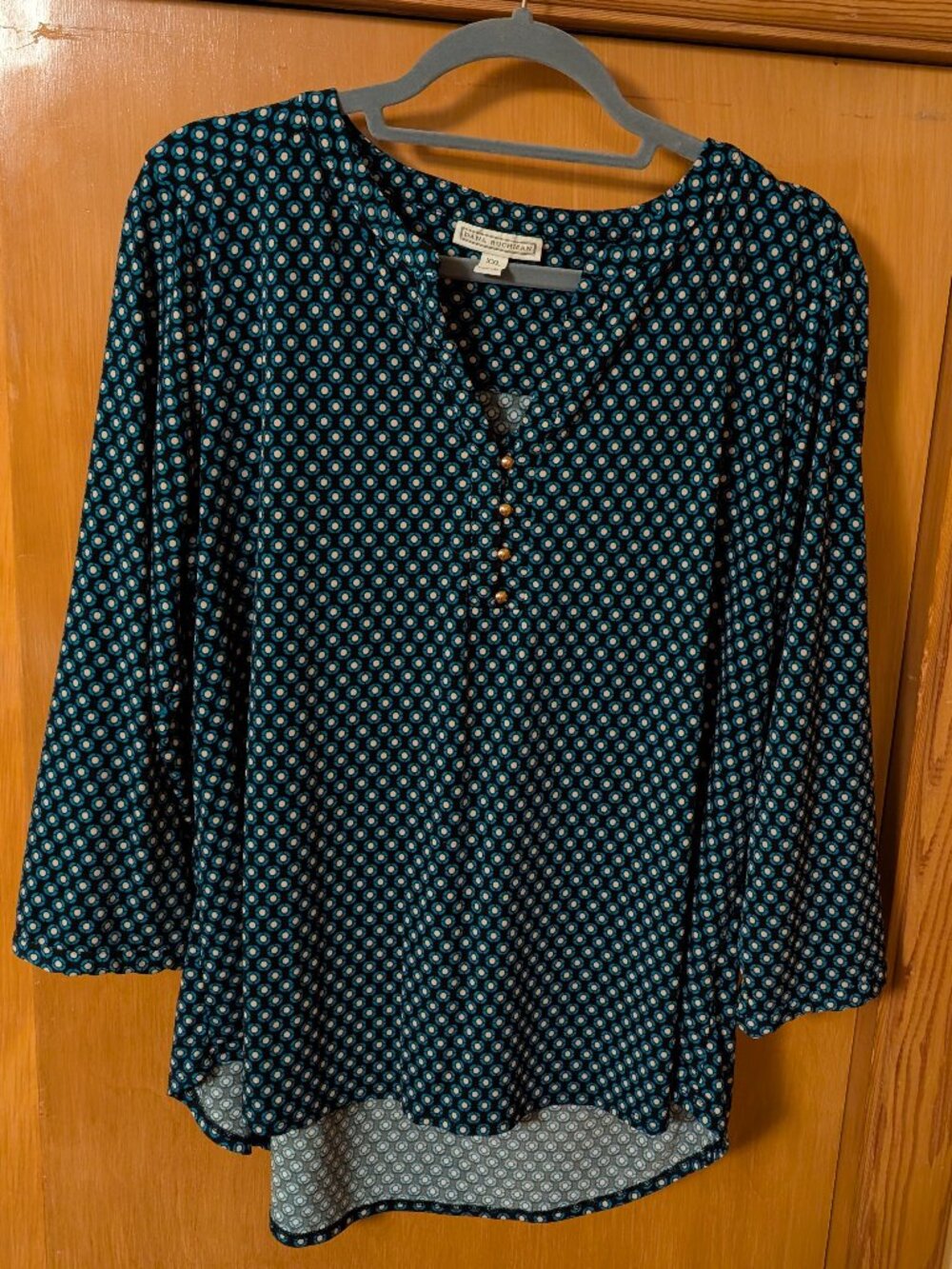 Dana Buchman 3/4 Sleeve Long Sleeve Dress Shirt V-Neck With Polka Dots